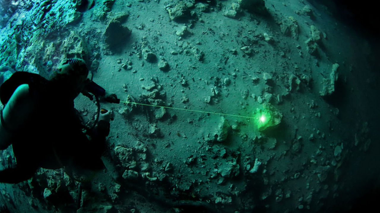 OrcaTorch D570 best green laser dive light