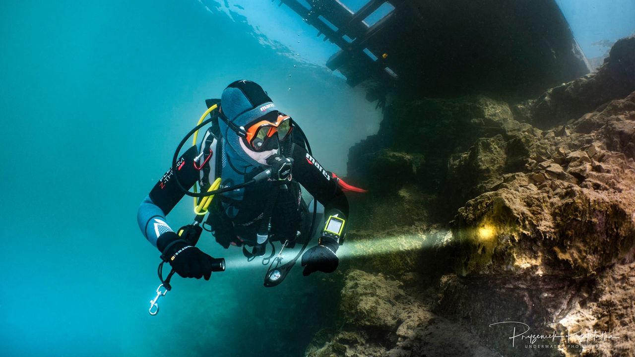 OrcaTorch D530 Dive Light best diving flashlight