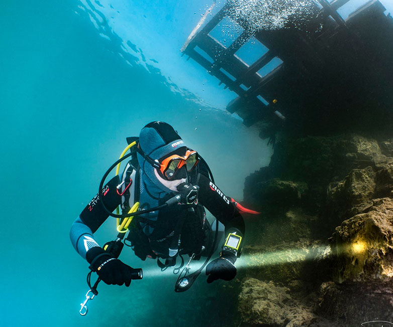 OrcaTorch D530 Dive Light best diving flashlight